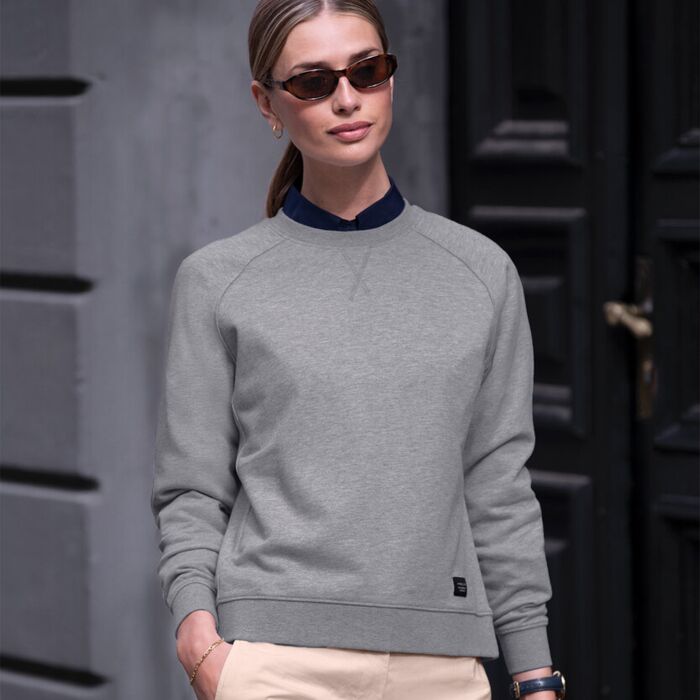 Women’s Georgetown – timeless luxury crew neck Thumbnail